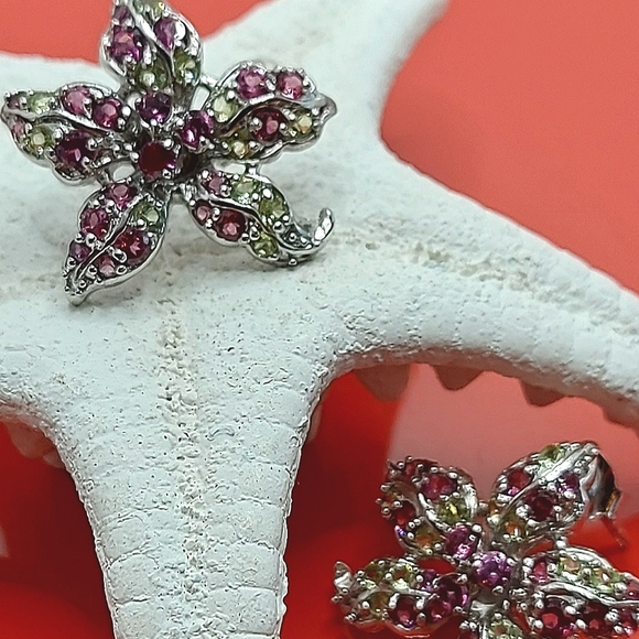 Natural Round Rhodolite Garnet 2.5mm & Peridot 925 Sterling Silver Earrings - Picture 6 of 6